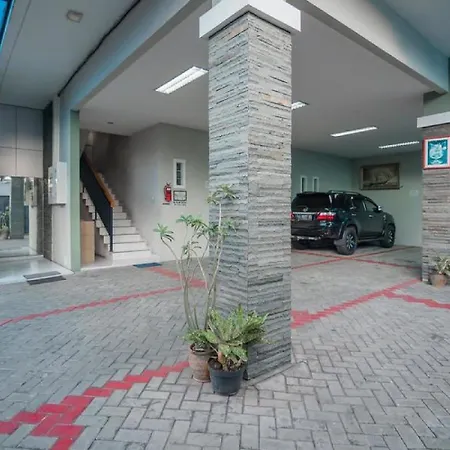 RedDoorz Plus near Semanggi-2