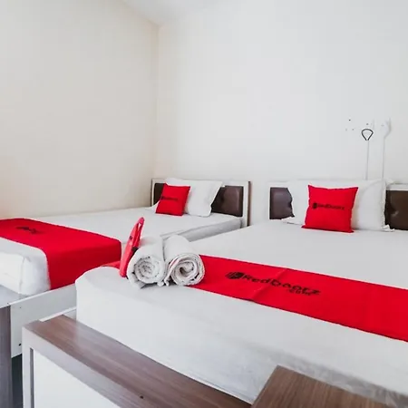 RedDoorz Plus near Semanggi-3